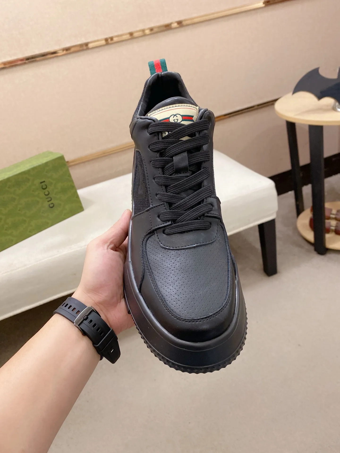 Factory price: 442💰 (GUCCI) The latest model from the official website🎁🎁Casual and fashionable men's shoes👟, hot style💥The style is simple and elegant, exclusive for trendy men. Unique official website's latest brand elements👑original Gucci decoration, fashionable and generous, the fabric is original cowhide ✅sheepskin lining, the official website specifies wear-resistant casual outsole, the classic model is taken in kind at the counter🎬38-44 (can be customized for 45 non-refundable)